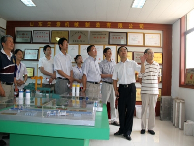 2012.7.28日山東天意兩項科技成果鑒定順利通過，北京領(lǐng)導專家，到我公司參觀指導