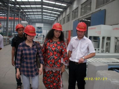 2012.7.21日坦桑尼亞總統(tǒng)夫人來我公司參觀指導、洽談合作